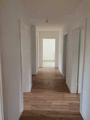 Sanierte 4-Raum-Wohnung mit Balkon in Villenbach