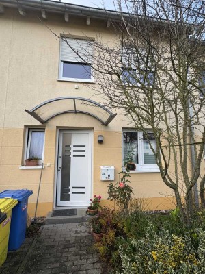 Reihenmittelhaus in Rödermark mit Carport