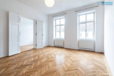 SCHÖNE HELLE 2 ZIMMER ALTBAUWOHNUNG mit kleinem GARTEN IM HOF