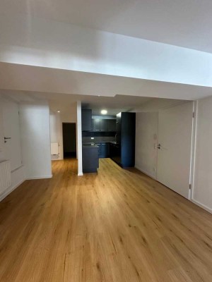 Großzügige 2,5 Zimmer Wohnung mit Ankleidezimmer