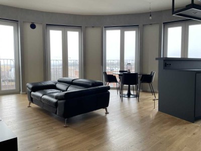 Exklusive, neuwertige 3-Raum-Penthouse-Wohnung mit Loggia, Designküche und Heimkino