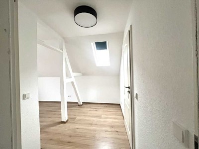 Moderne 4- Zimmer Wohnung mit separatem Hauseingang!