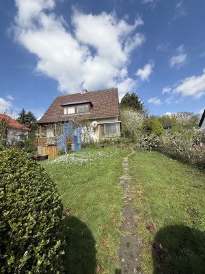 Einfamilienhaus mit großem Grundstück in schöner Lage von Hofgeismar-Sanierungsobjekt mit viel Poten