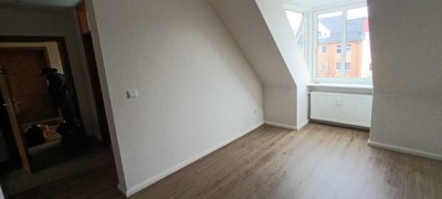 Nach Renovierung!! Schöne Dachgeschosswohnung mit Balkon zu vermieten
