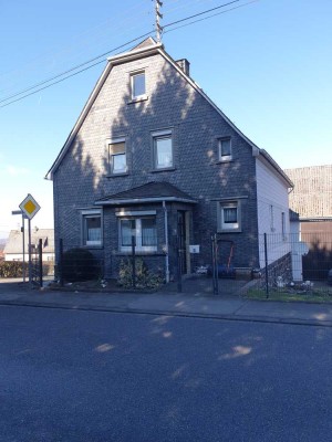 PROVISIONSFREI! Charmantes und gepflegtes Einfamilienhaus mit Scheune und Garten