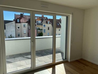 mio: 2-Zimmer Penthouse-Wohnung mit EBK und Balkon! DH C14
