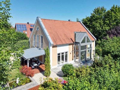 Italienischer Charme in Bayern: Wohntraum mit Pool und Gartenparadies!