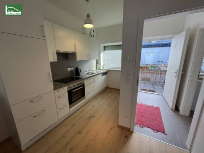 FÜR DEN EIGENBEDARF ODER 3,5% RENDITE! SEHR GUTER ZUSTAND! SANIERTE &amp; MÖBLIERTE DACHGESCHOSS-WOHNUNG INKL. KÜCHE! SOFORT BEZIEH- ODER VERMIETBAR!