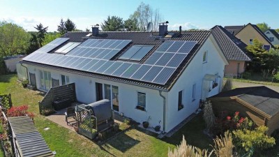 Bungalow-Charme trifft Effizienz: Doppelhaus mit Photovoltaik und Einspeisevergütung in Zinnowitz