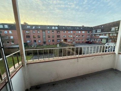 Schöne 2 Zimmerwohnung mit Balkon, EBK und Vollad