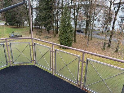 Renovierte und helle 1-Zimmer Wohnung mit überdachtem Südbalkon in Traunreut