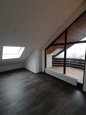 Freundliche und modernisierte 3-Raum-DG-Wohnung mit EBK in Fulda (Kreis)