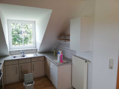 Gepflegte, helle 2-Zimmer-Dachgeschosswohnung in Moosburg an der Isar OT Aich