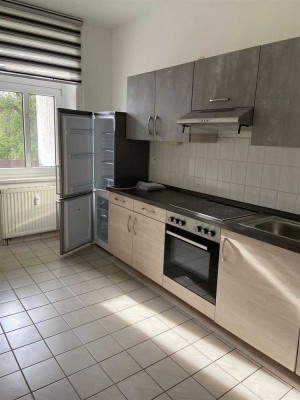 Schöne 3-Zimmer mit Laminat, EBK und Balkon direkt an der UNI!