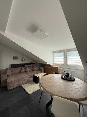 Charmante Dachgeschoss-Wohnung mit Aufzug Stuttgart West, frei 1.9.25