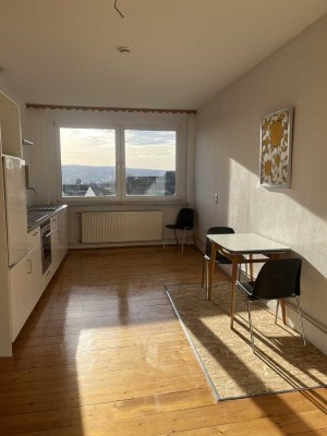 Vollmöblierte, Kernsanierte, Helle 2-Zimmer Wohnung mit gehobener Ausstattung in Trassennähe