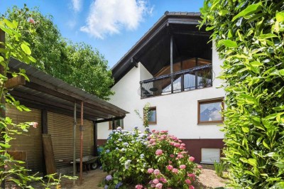 Attraktives Traumhaus mit Einliegerwohnung und hellem Dachstudio – Charmant und lichtdurchflutet