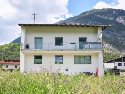 Saniertes Wohnhaus/zwei Wohnungen in sonniger Ruhelage in Landeck