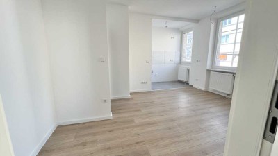 St. Peter ! Helle kernsanierte 2-Zi.-Altbau-Whg., 33 m², Laminat, ohne Balkon, 1.OG ohne Aufzug
