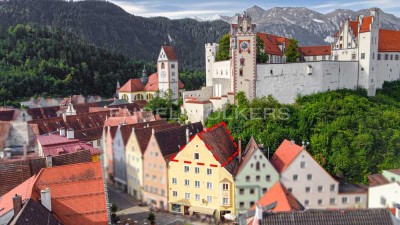 Kernsaniert: Stilvolle Dachgeschosswohnung in der Altstadt von Füssen