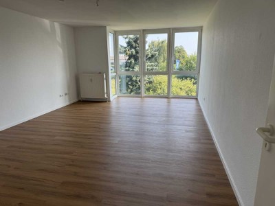 Tolle & Frisch renovierte 2-Zimmer Wohnung in Vinnhorst !