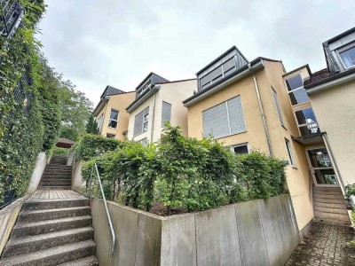 Traumhafte 2 Zimmer Eigentumswohnung mit Balkon & 2 Stellplätzen und Umbaureserve