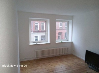 Helle freundliche 1-Zimmer Wohnung in der 1. Etage, sofort frei (in beliebter Lage)