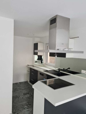 1200 € - 90 m² - 3.5 Zi.