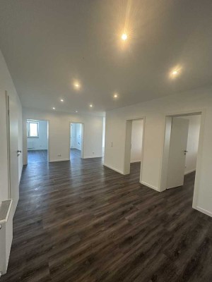 Kernsanierte 4-Zimmer-Wohnung mit großem Balkon und Tiefgaragenstellplatz in Unterfeldhaus