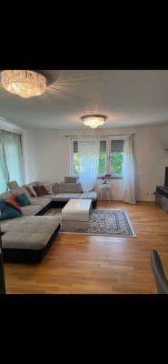 Möblierte 3-Zimmer-Neubauwohnung mit Balkon und Stellplatz
