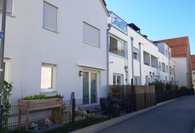 Neuwertige 2-Zimmer-Stadtwohnung mit großer Dachterrasse
