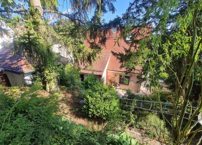 STUTTGART-NORD, HALBHÖHENLAGE - EFH MIT ELW UND SEPARATEM ATELIER/GÄSTEHAUS