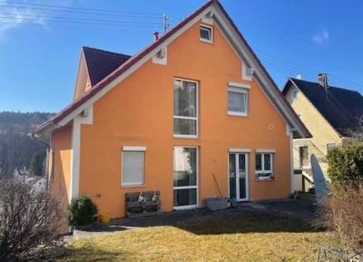 Großzügiges Einfamilienhaus in sonniger Lage