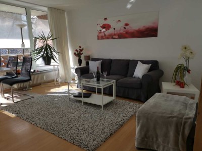 Helle, möblierte 2-Zimmer-Wohnung mit 2 Balkonen und neuer Einbauküche in Germering