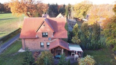 immo-schramm.de: Resthof: Bauernhaus mit zwei Wohnungen und Nebengebäuden