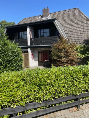 Schöne Erdgeschosswohnung mit Terrasse und kleinem Garten , in einem 4 Parteienhaus,