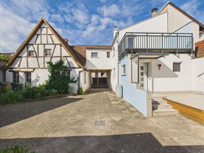 Haus mit Garten, Innenhof und Schuppen/Nebenhaus