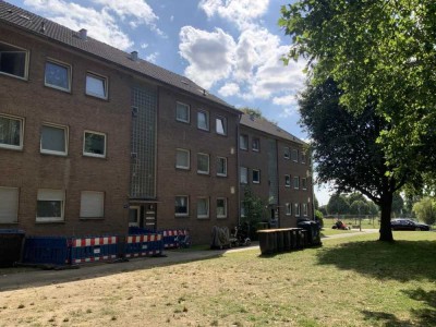 Ab sofort frei ! gut geschnitte 3-Zimmer-Wohnung mit Balkon iin Rheindahlen