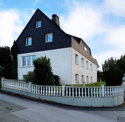 Freistehendes Einfamilienhaus mit Wintergarten, Doppelgarage und vielseitigem Potenzial
