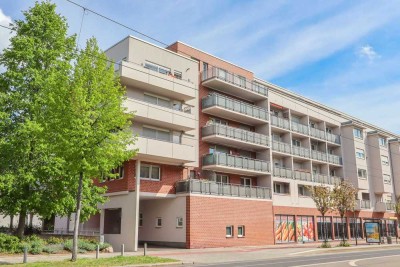 +++ Bezugsfrei! 2-Raum Wohnung mit TG-Stellplatz und Sonnenterrasse über den Dächern Striesens +++