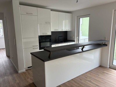 Erstbezug! - Stillvolle 3-Zimmer Neubau-Wohnung mit Balkon und Einbauküche