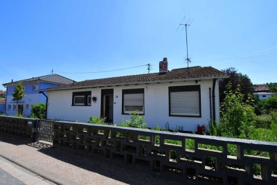 Charmantes Zweifamilienhaus mit großem Garten und viel Gestaltungspotenzial in Neuhemsbach