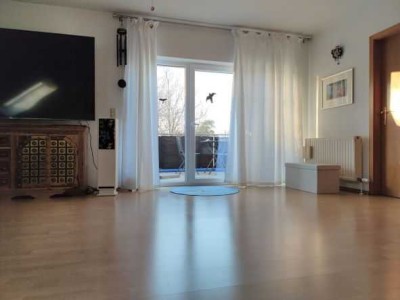 Sehr schöne 3-Zimmer-Dachgeschosswohnung mit EBK, Balkon und Gartenmitnutzung in Saarlouis Roden