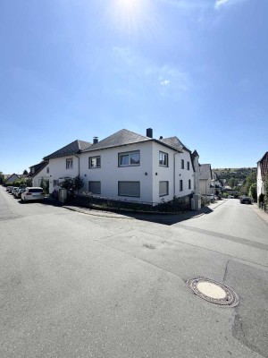 Sanierte Maisonette Wohnung mit Aussenstellplatz  in begehrter Lage von  Stadt Aßlar