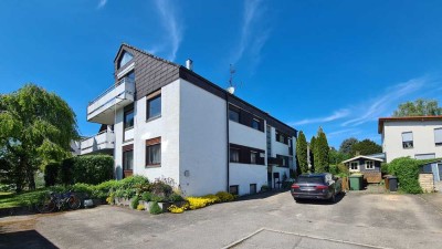 *** Dachgeschoss-Wohnung in schöner Lage von Heimerdingen! ***