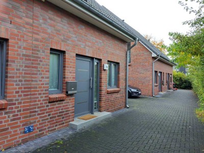 Neuwertige 3 Zimmer-Doppelhaushälfte mit kleinem Garten