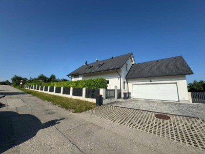 NEUBAU! Familientraum auf großem Eckgrundstück mit nur einem Nachbarn