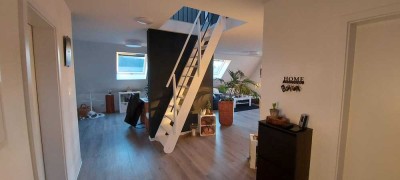 Moderne, ansprechende, helle 3-Zimmer Maisonette DG-Wohnung, zentral mit Burgblick, EBK, Balkon