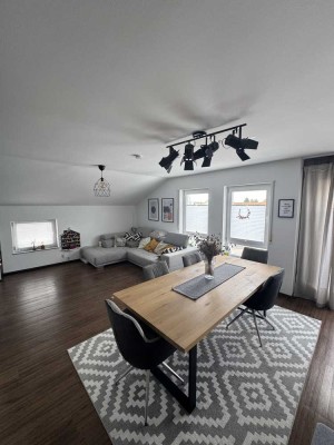Moderne 4-Raum-Dachgeschoss Wohnung mit gehobener Innenausstattung und Balkon in Einhausen