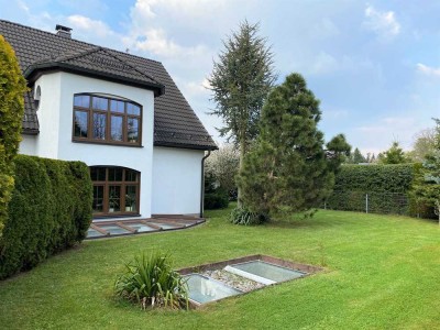 luxuriöses Einfamilienhaus mit Einliegerwohnung, Pool, uvm